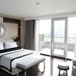 Ramada & Sisli מלון