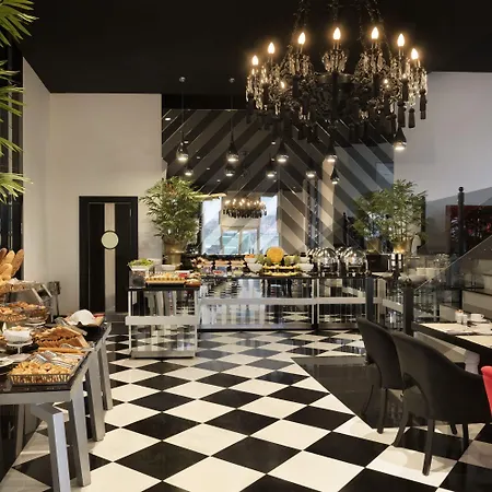 ホテル Ramada & Sisli 4*