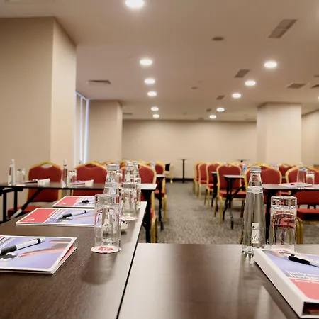 ホテル Ramada & Sisli 4*