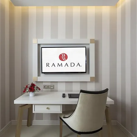 ホテル Ramada & Sisli 4*