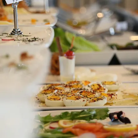 ホテル Ramada & Sisli 4*