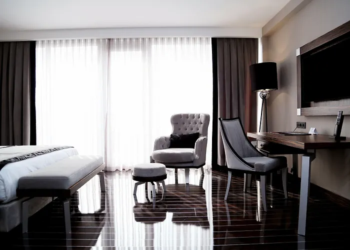 Ramada & Sisli فندق