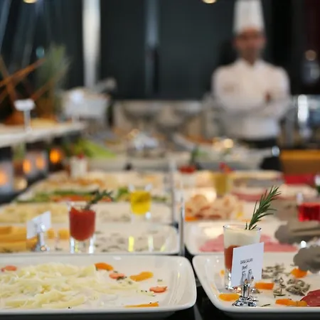 Ramada & Sisli