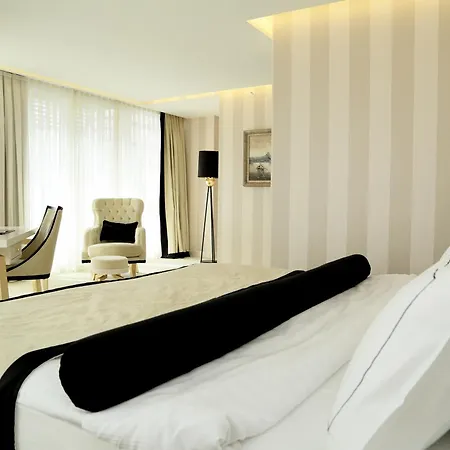 Ramada & Sisli